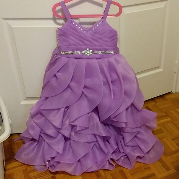 Gorgeous ball gown for 6-7year old - Picture 3 of 3